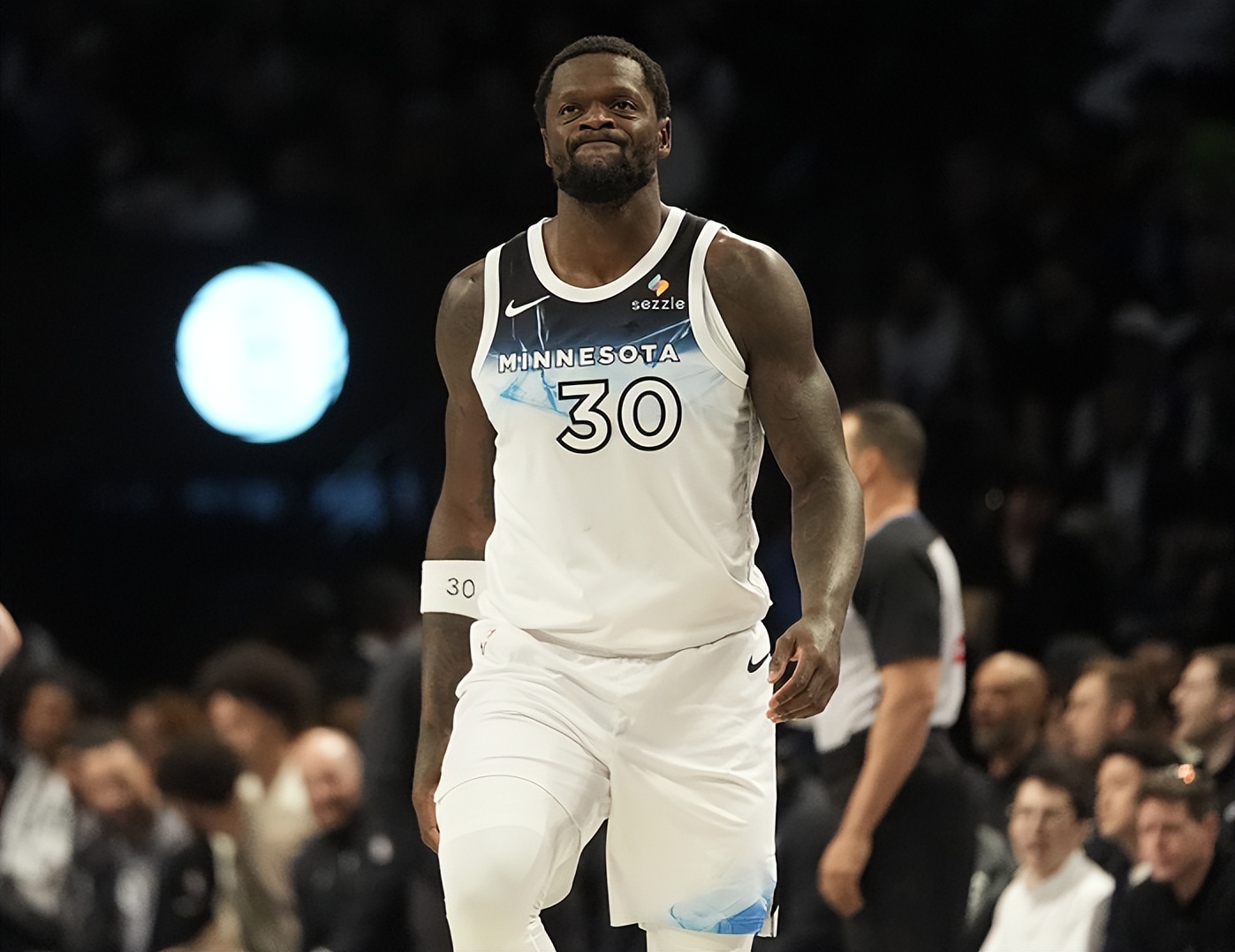 关于赛地聚焦：NBA季后赛清晨热度飙升；曼城战术微调；质疑声仍在；团队化学反应显著的信息开云中国官方网站